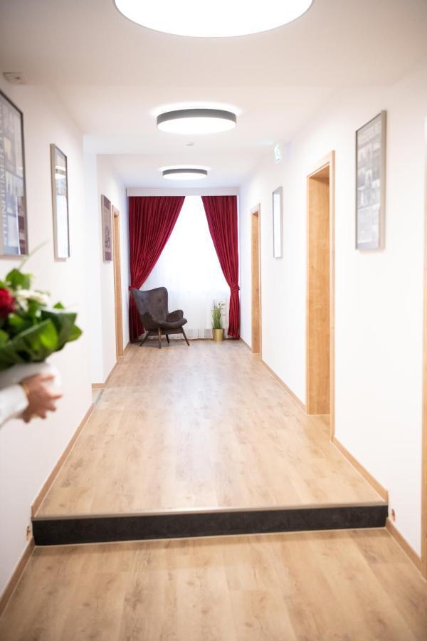 Hotel Zu Den Drei Kronen Seligenstadt Εξωτερικό φωτογραφία