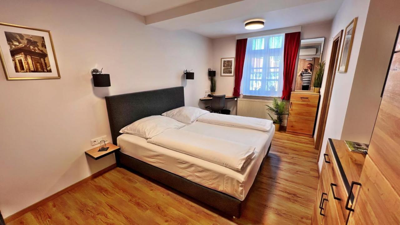 Hotel Zu Den Drei Kronen Seligenstadt Εξωτερικό φωτογραφία