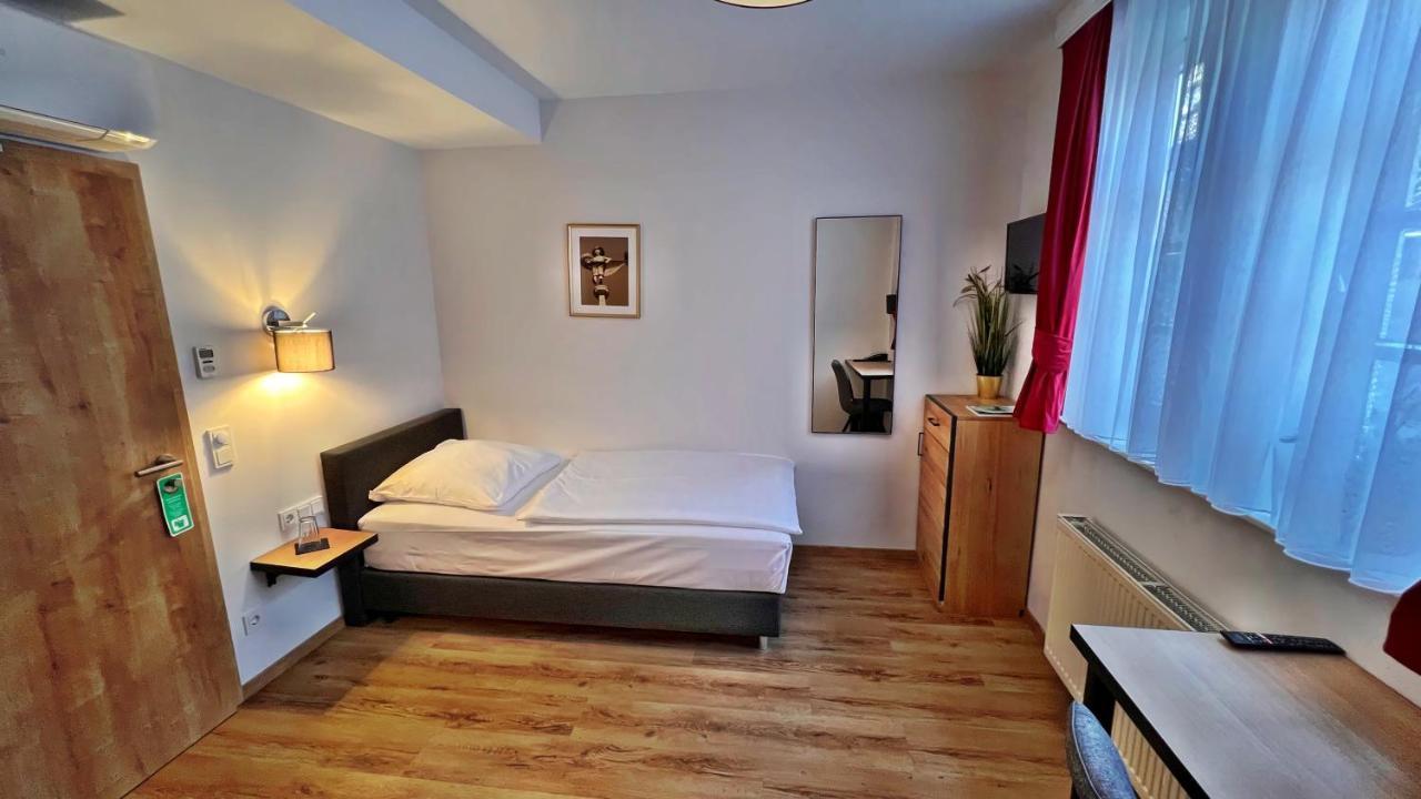 Hotel Zu Den Drei Kronen Seligenstadt Εξωτερικό φωτογραφία