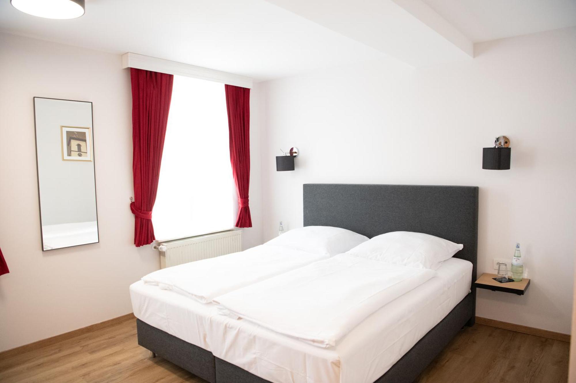 Hotel Zu Den Drei Kronen Seligenstadt Εξωτερικό φωτογραφία